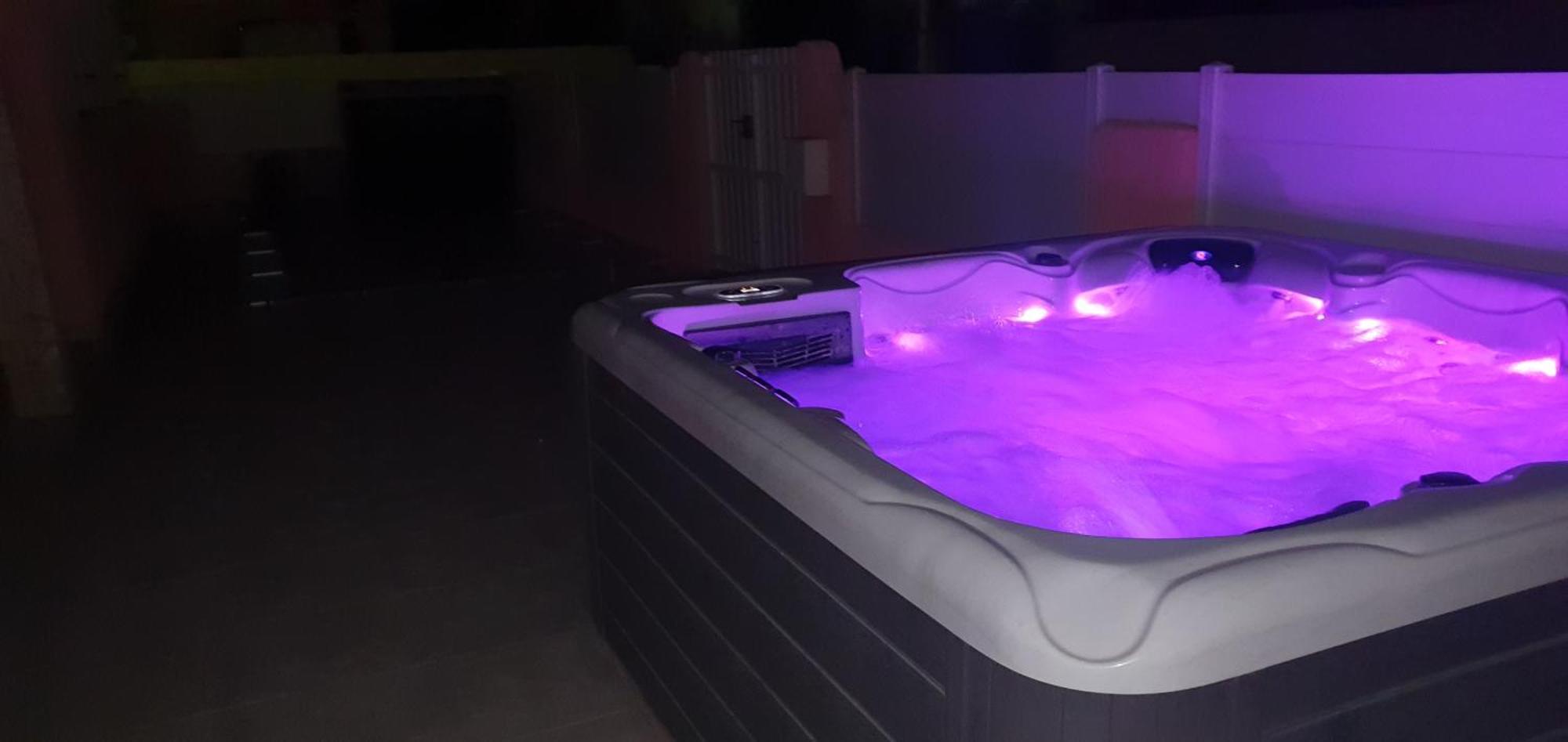 H2o - Jacuzzi & Piscine Chauffee Villa Le Barcarès